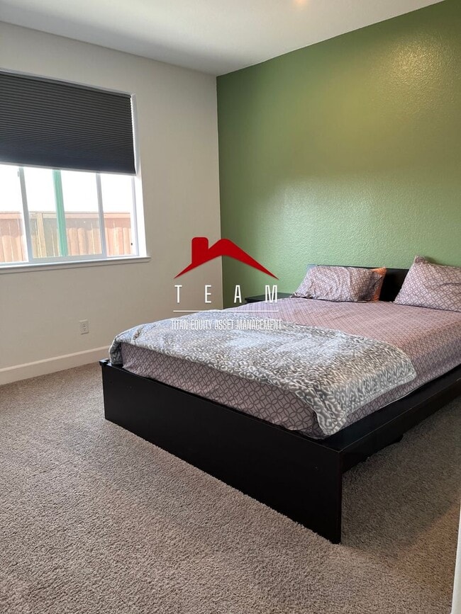 Building Photo - Great single story home with solar