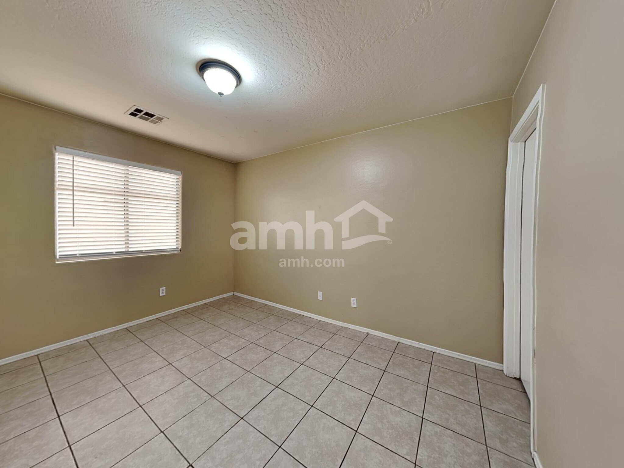 Building Photo - 7312 W Cordes Rd
