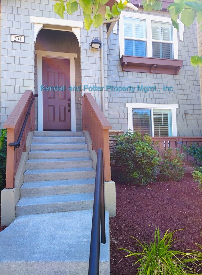 Building Photo - Immaculate 4 Bedroom, 3.5 Bath Townhome in Desirable Scotts Valley