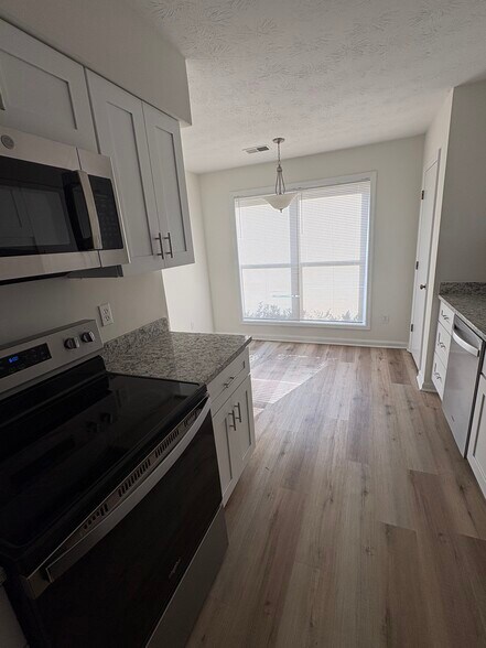 Building Photo - 1029 Windy Oaks Ct SE