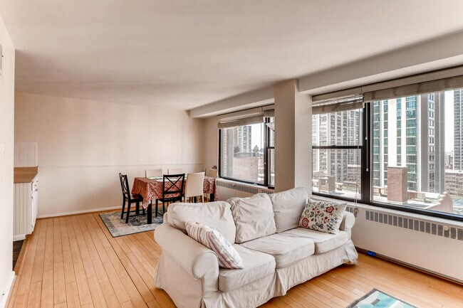 Building Photo - 1540 N State Pkwy