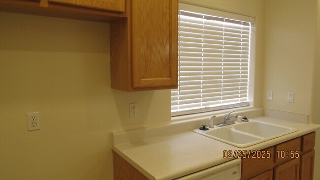 Building Photo - 2759 Palisades Dr