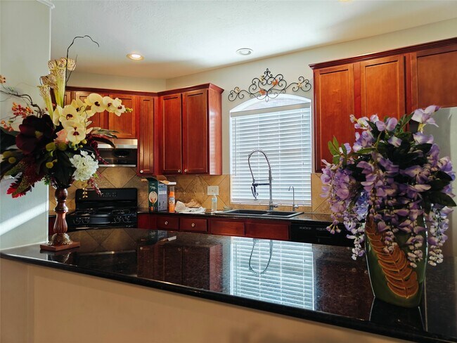 Building Photo - 26418 Creston Woods Dr