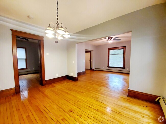 Building Photo - 1023 James Ave N