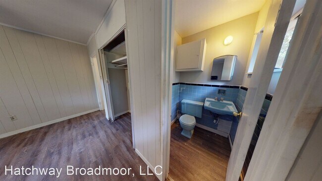 Building Photo - 4 br, 2.5 bath House - 4240 Oakhill