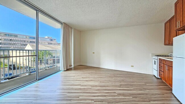 Building Photo - Holiday Village - renovated studio with on...