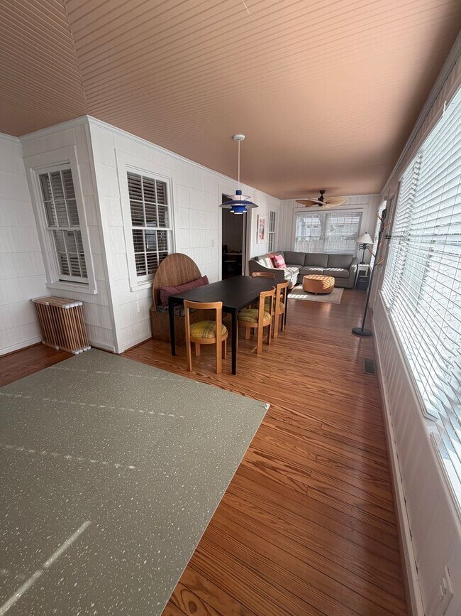 Building Photo - 3BR Beach House on 44th Street