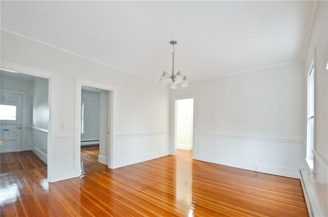 Building Photo - 292 Pleasant St