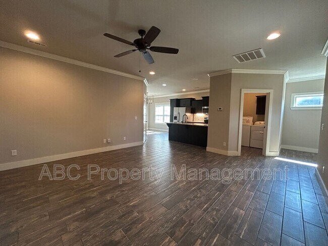 Building Photo - 3100 SW Warberry Ave