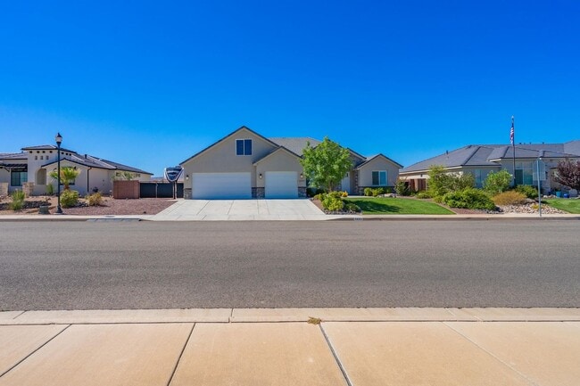 Building Photo - Stunning 5 Bed, 3 Bath Home with a 3 Car Garage