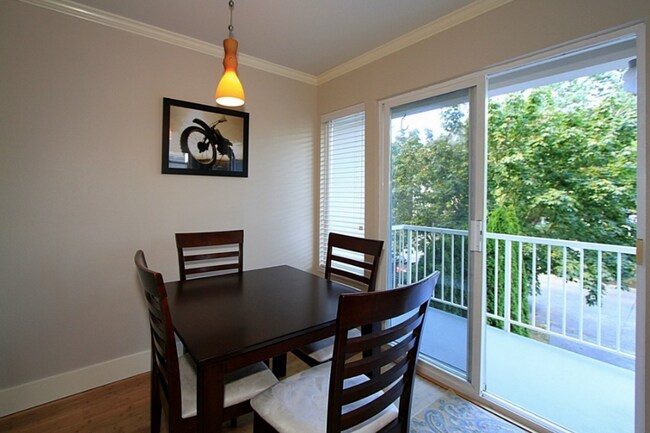 Building Photo - Recently Updated 1 Bed Condo in Ballard!