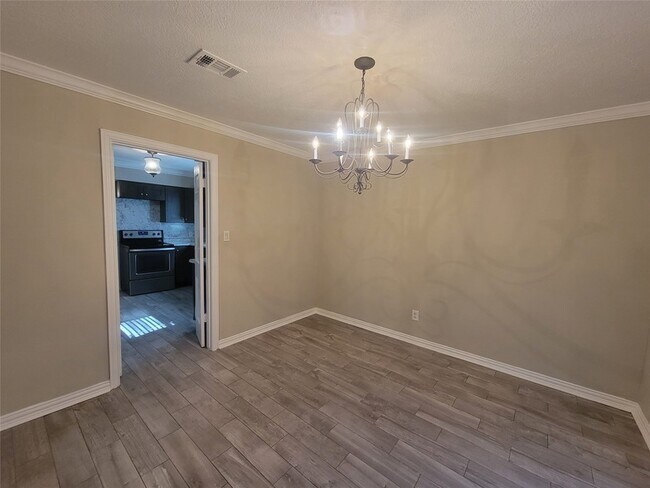 Building Photo - 4015 Chapel Square Dr