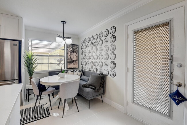 Building Photo - 274 Capri F