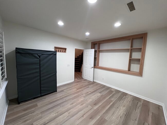Building Photo - 3639 El Encanto Dr