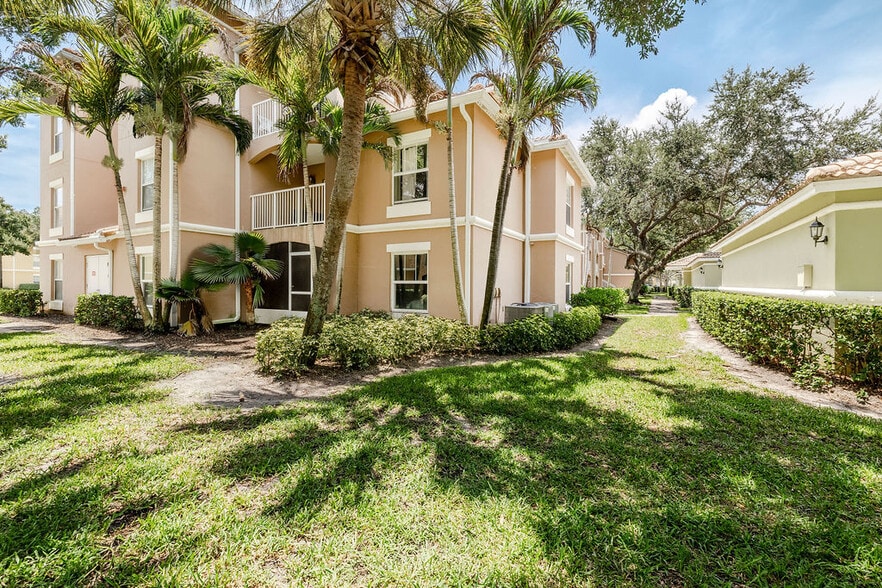 Building Photo - 5060 Fairways Cir
