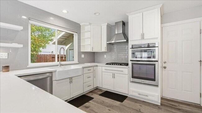 Building Photo - 1016 Woodglen Dr