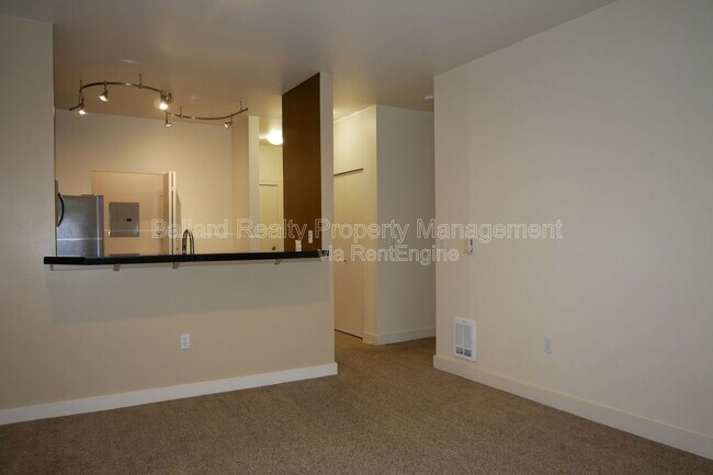 Building Photo - 700 E Denny Way