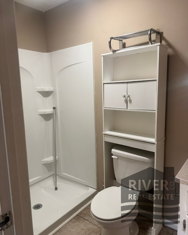 Building Photo - 212 Woodcastle Dr