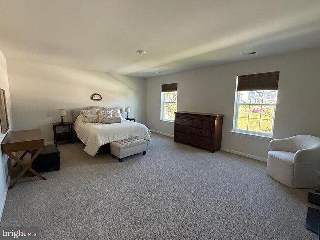 Building Photo - 13 Outsail Ave