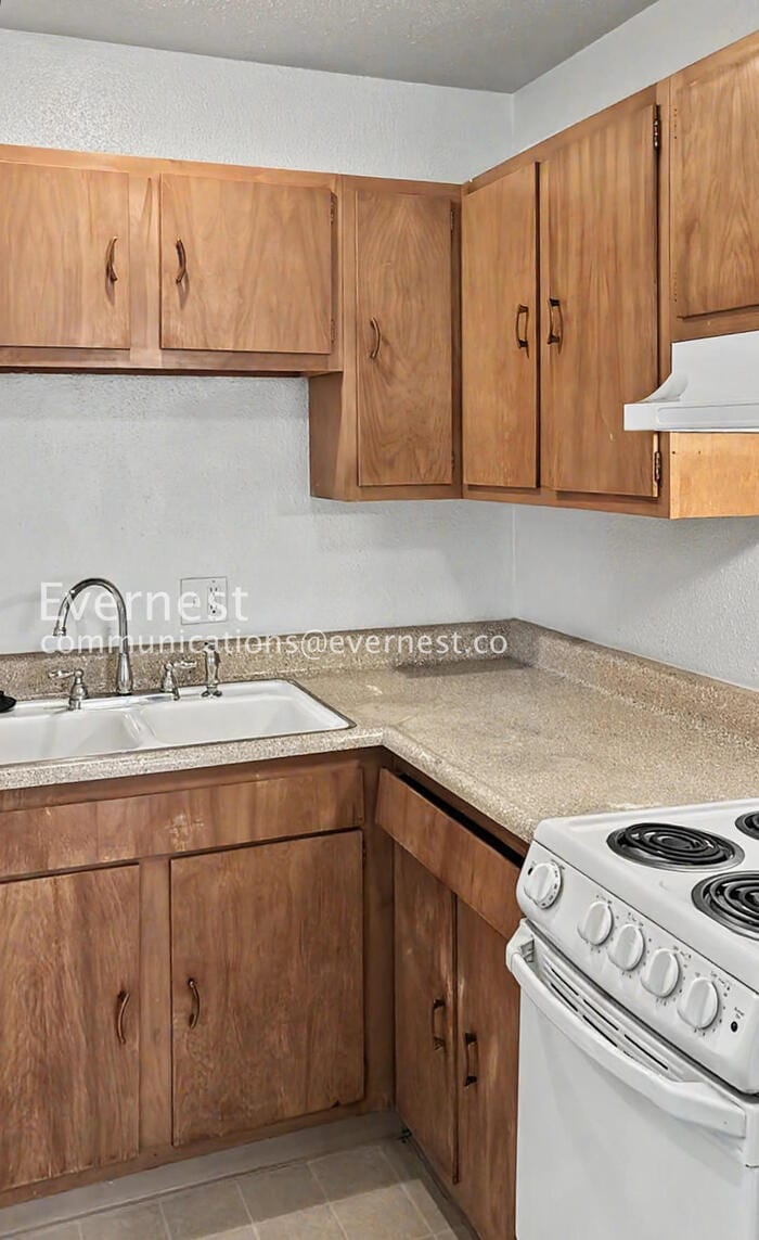 Building Photo - 1305 Burton Ct
