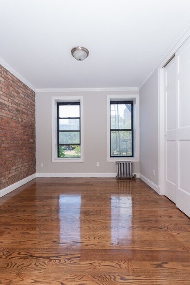 Primary Photo - 326 E 100th St