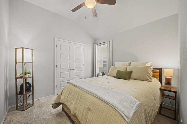 Building Photo - 425 Spiny Lizard Ln