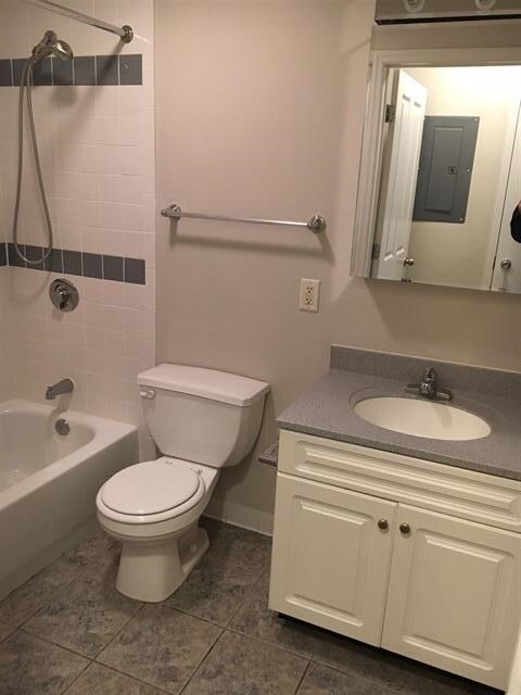 Building Photo - 353 Grove St