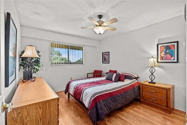 Building Photo - 1942 Golf View Dr