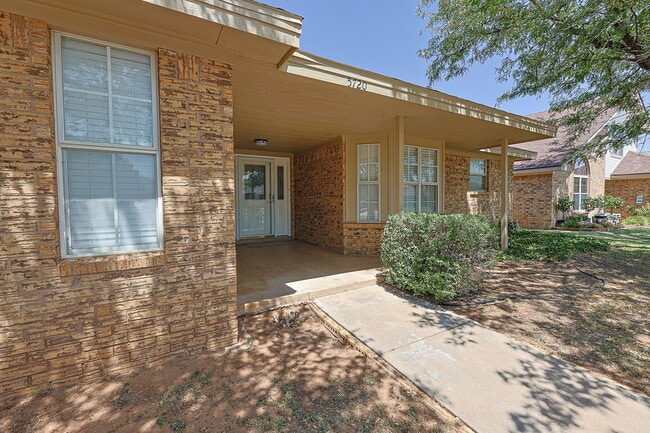 Building Photo - 3 Bedroom with updates