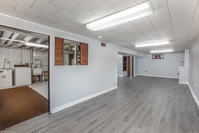 Building Photo - 6645 Riverside Dr