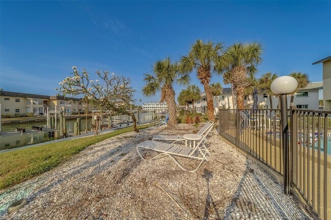Building Photo - 11650 Capri Cir S