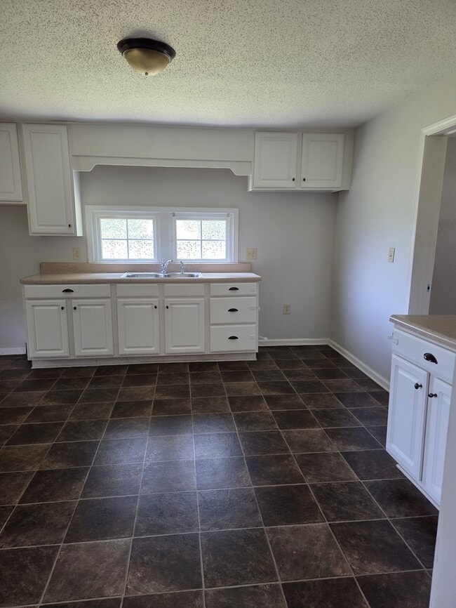 Building Photo - Charming 2 Bedroom in Summerfield