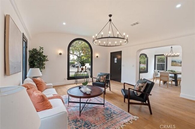 Building Photo - 230 Orizaba Ave