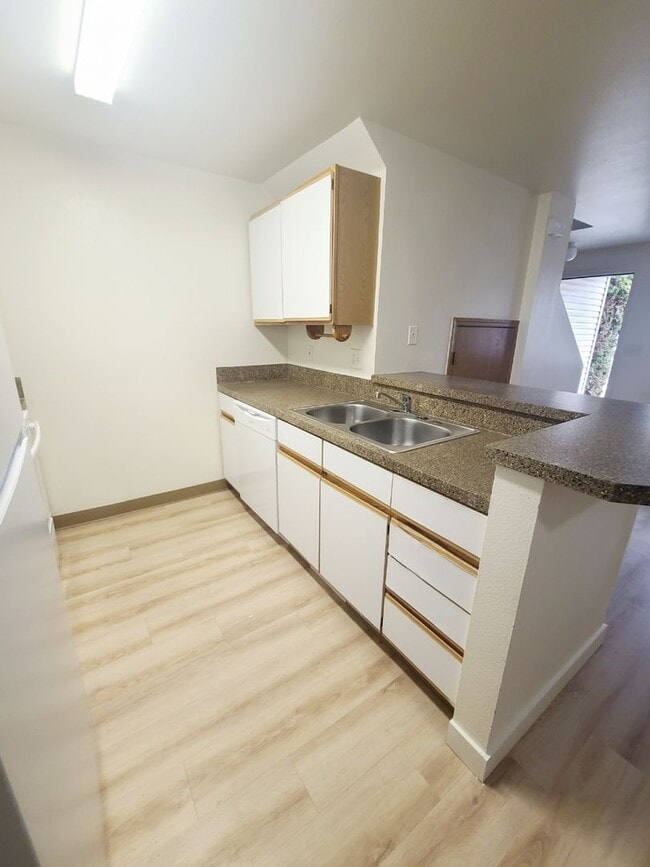 Building Photo - Beautiful 3 bed 2 bath Townhome in Boise! ...