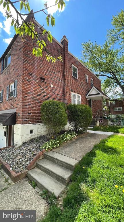 Building Photo - 324 Avon St