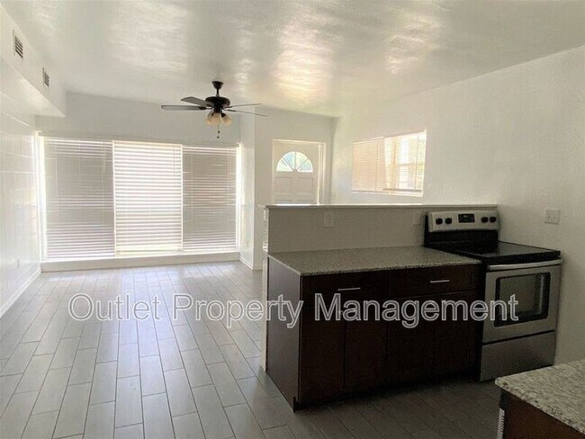 Building Photo - 1245 Virginia Dr