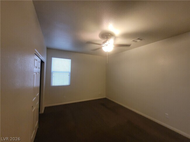 Building Photo - 2409 W Gilmore Ave