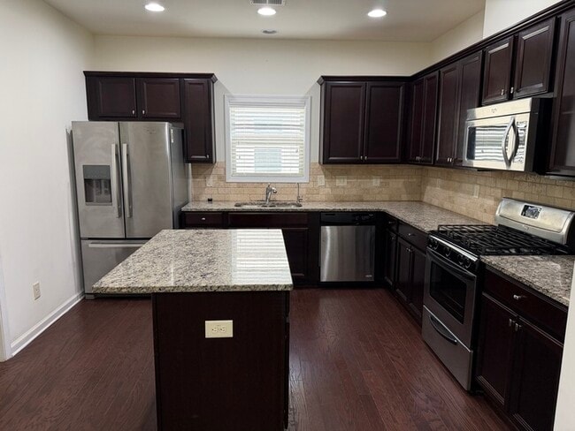 Building Photo - 308 Privet Cir