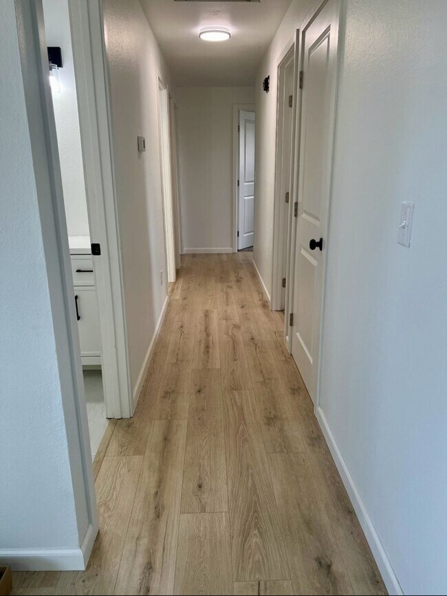 Building Photo - Renovated 4 Bedroom Home