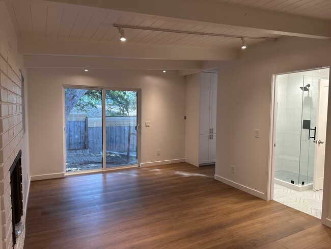 Primary Photo - 4018 Prospect Ave