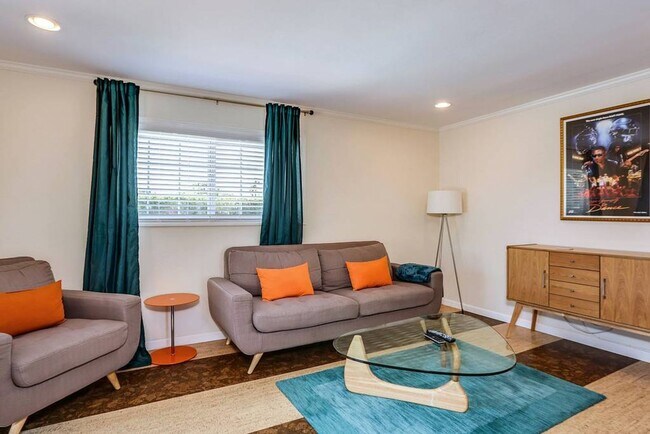 Building Photo - Family-Friendly Oasis in North Palm Springs