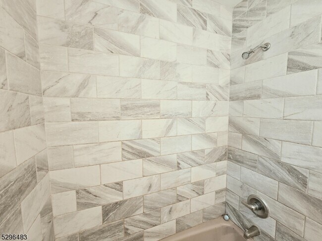 Building Photo - 201 Vail St