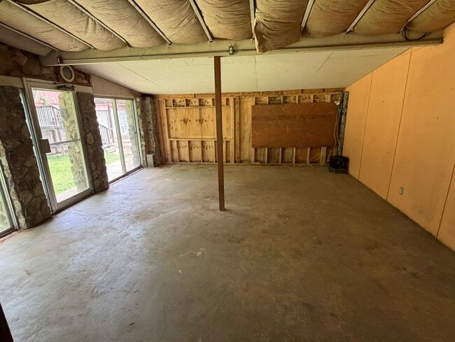 Building Photo - 200 W Teamon Cir