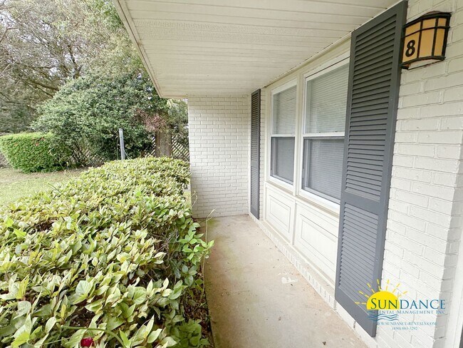 Building Photo - Beautiful 2-Bedroom Home in the Heart of Pensacola!