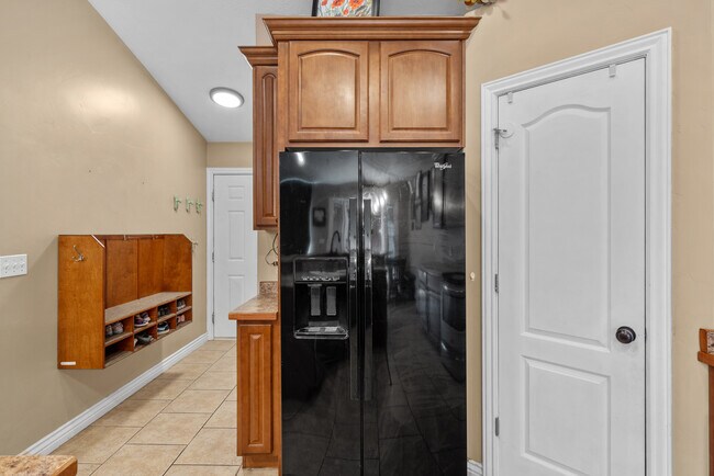 Building Photo - 1396 S Lukas Ln