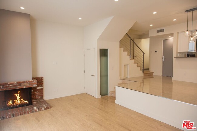 Building Photo - 508 Kings Rd