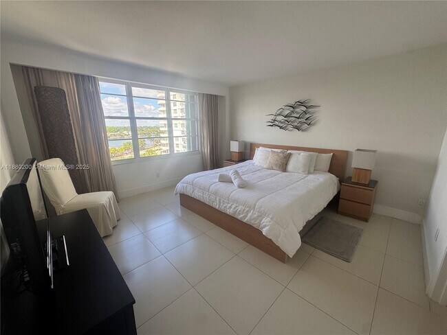 Building Photo - 5151 Collins Ave