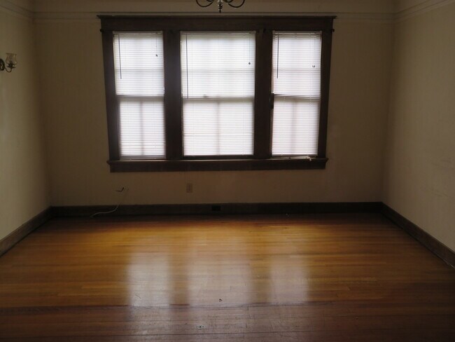 Building Photo - rkh2122