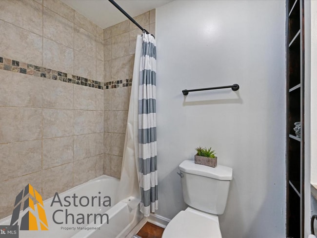 Building Photo - Beautifully Renovated 2-Bed, 1-Bath with P...