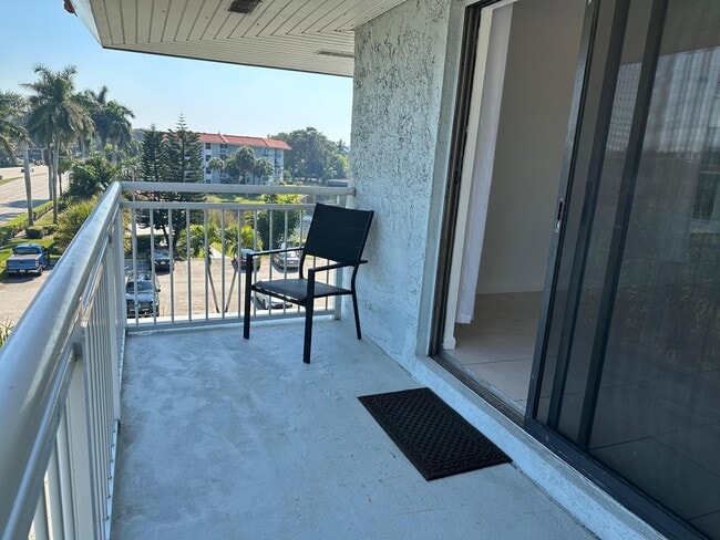 Building Photo - 505 S Pine Island Rd